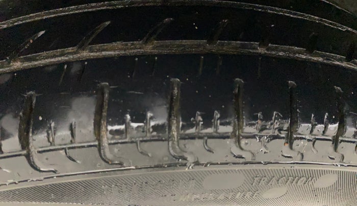 2017 Renault Kwid RXT 1.0 AMT, Petrol, Automatic, 43,633 km, Right Rear Tyre Tread