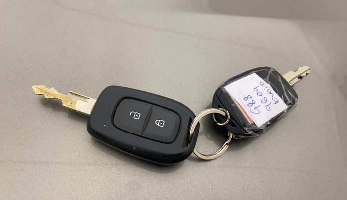 2017 Renault Kwid RXT 1.0 AMT, Petrol, Automatic, 43,633 km, Key Close Up