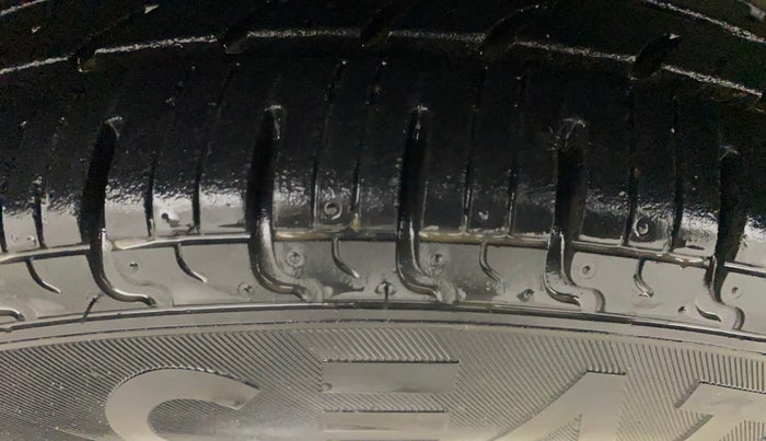 2017 Renault Kwid RXT 1.0 AMT, Petrol, Automatic, 43,633 km, Left Front Tyre Tread