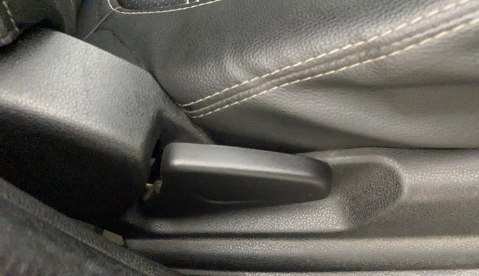 2017 Renault Kwid RXT 1.0 AMT, Petrol, Automatic, 43,633 km, Driver Side Adjustment Panel