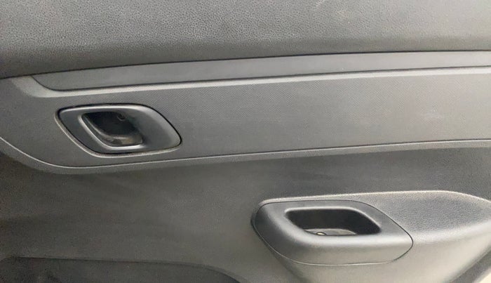 2017 Renault Kwid RXT 1.0 AMT, Petrol, Automatic, 43,633 km, Driver Side Door Panels Control