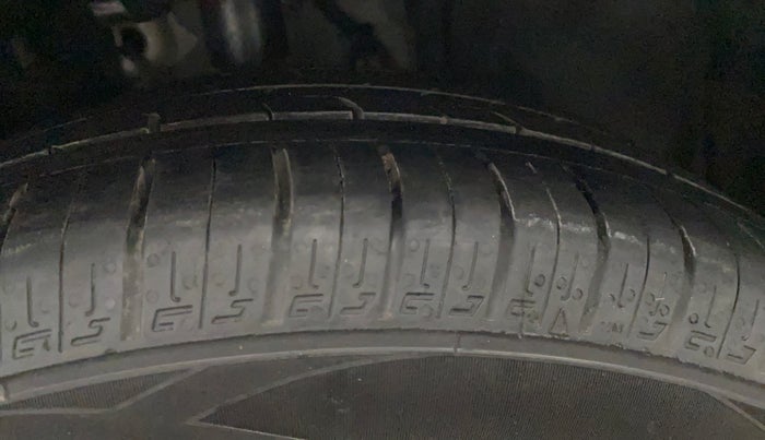 2020 Tata ALTROZ XM PETROL, Petrol, Manual, 49,975 km, Right Front Tyre Tread