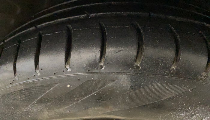 2015 Maruti Celerio VXI CNG, CNG, Manual, 53,734 km, Right Front Tyre Tread