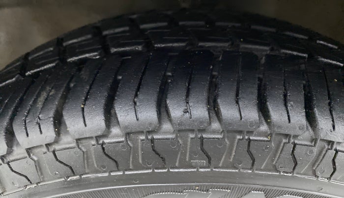 2013 Hyundai Santro Xing GL PLUS, Petrol, Manual, 79,937 km, Left Front Tyre Tread