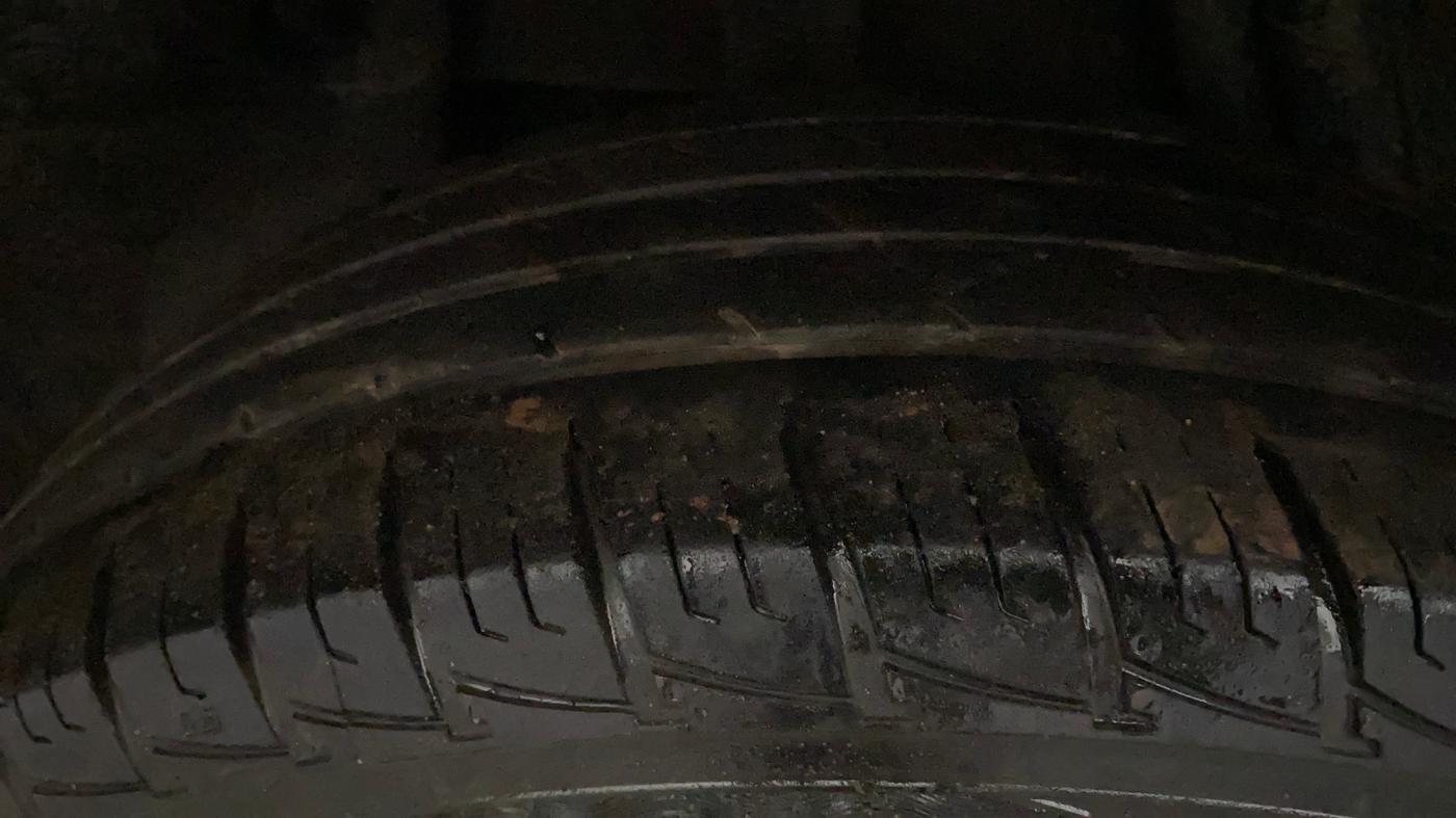 2017 Nissan Terrano XL (P), Petrol, Manual, 32,230 km, Right Rear Tyre Tread