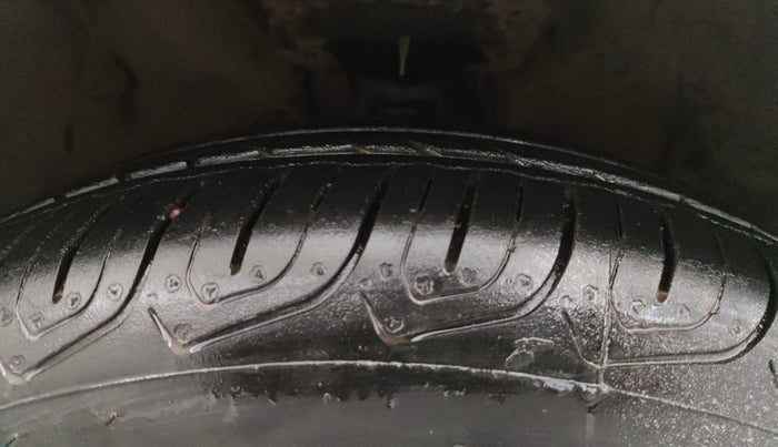 2015 Hyundai Elite i20 MAGNA 1.2, Petrol, Manual, 64,062 km, Right Front Tyre Tread
