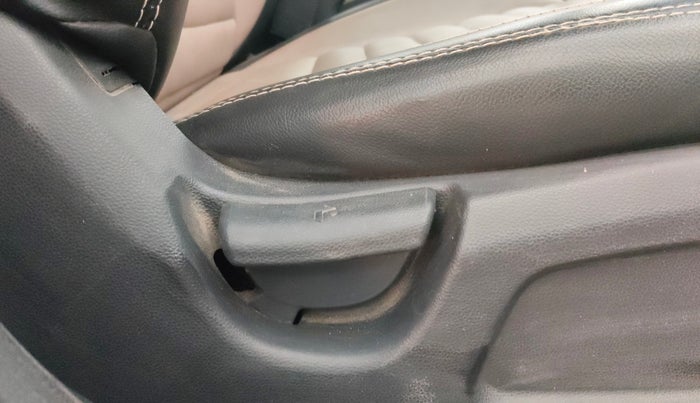 2015 Hyundai Elite i20 MAGNA 1.2, Petrol, Manual, 64,062 km, Driver Side Adjustment Panel