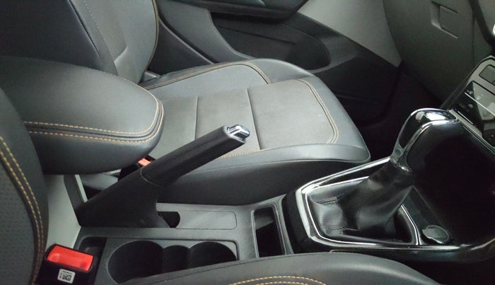 2022 Skoda KUSHAQ STYLE 1.0L TSI AT (6 AIRBAGS), Petrol, Automatic, 39,070 km, Gear Lever