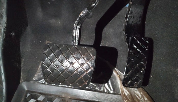 2022 Skoda KUSHAQ STYLE 1.0L TSI AT (6 AIRBAGS), Petrol, Automatic, 39,070 km, Pedals