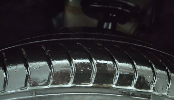 2022 Skoda KUSHAQ STYLE 1.0L TSI AT (6 AIRBAGS), Petrol, Automatic, 39,070 km, Left Front Tyre Tread