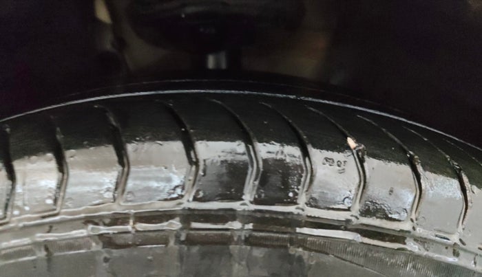 2022 Skoda KUSHAQ STYLE 1.0L TSI AT (6 AIRBAGS), Petrol, Automatic, 39,070 km, Right Front Tyre Tread