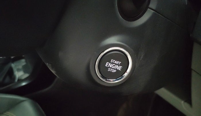 2022 Skoda KUSHAQ STYLE 1.0L TSI AT (6 AIRBAGS), Petrol, Automatic, 39,070 km, Keyless Start/ Stop Button