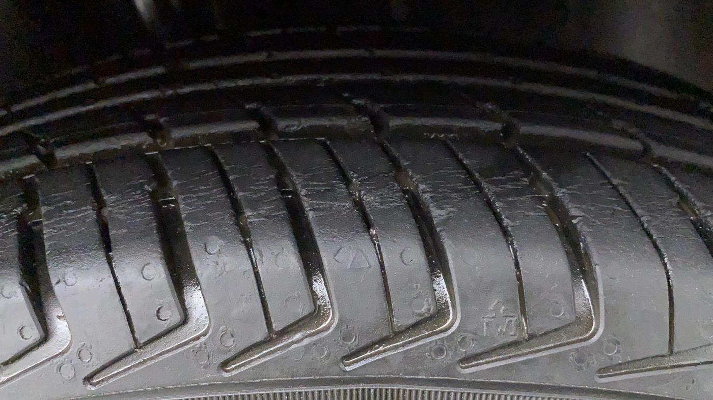 2017 Datsun Redi Go T (O), Petrol, Manual, 21,938 km, Left Front Tyre Tread
