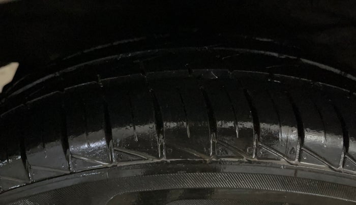 2019 Hyundai NEW SANTRO SPORTZ CNG, CNG, Manual, 88,358 km, Right Rear Tyre Tread