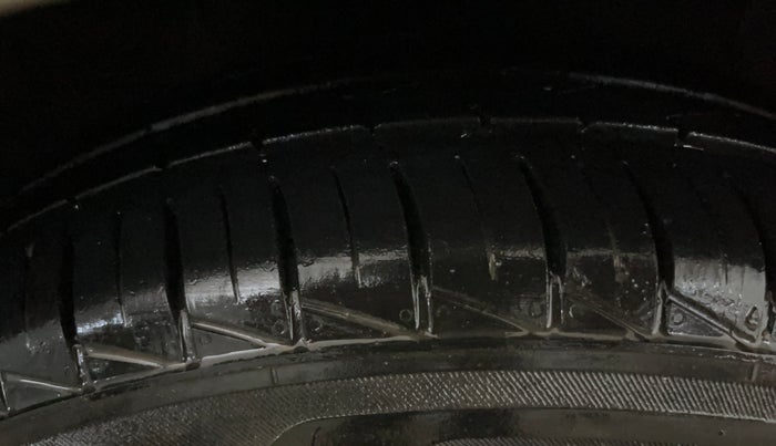 2019 Hyundai NEW SANTRO SPORTZ CNG, CNG, Manual, 88,358 km, Right Front Tyre Tread
