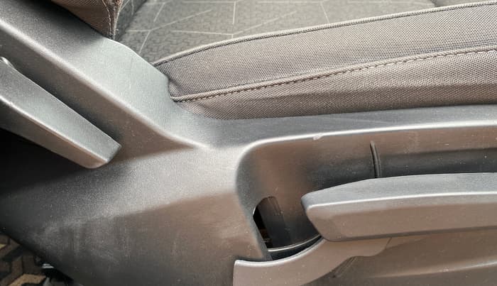 2024 Tata PUNCH CREATIVE FLAGSHIP DUAL TONE MT, Petrol, Manual, 25,211 km, Driver Side Adjustment Panel