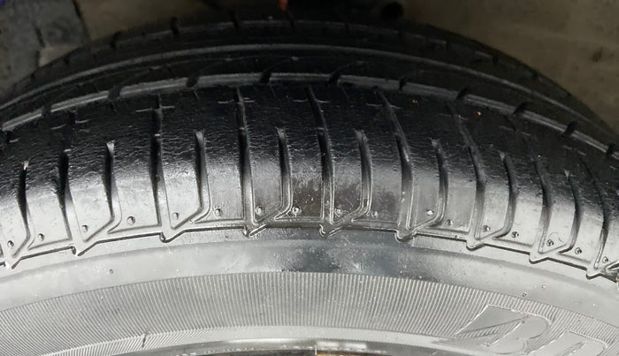 2014 Maruti Ciaz VDI PLUS, Diesel, Manual, 62,760 km, Left Front Tyre Tread