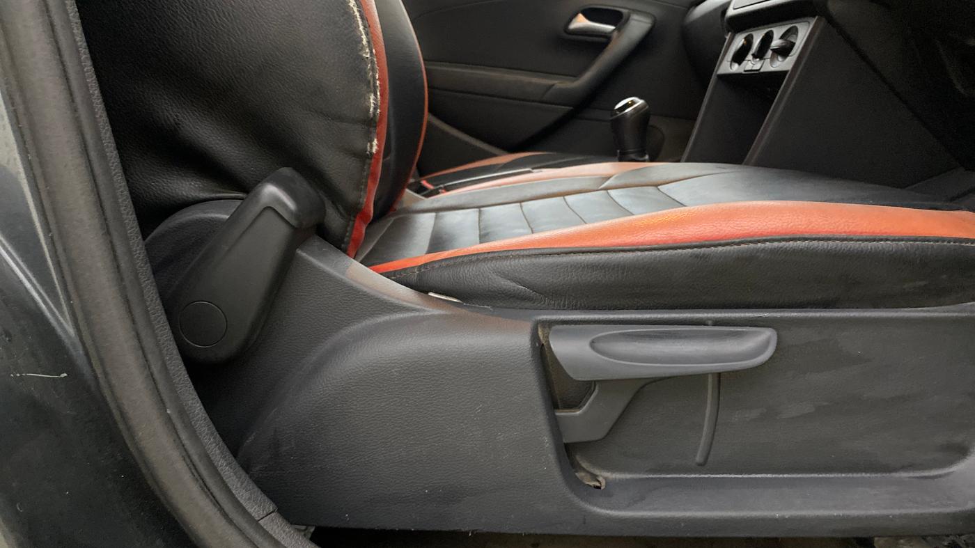 2018 Volkswagen Polo TRENDLINE 1.0L, Petrol, Manual, 63,035 km, Driver Side Adjustment Panel