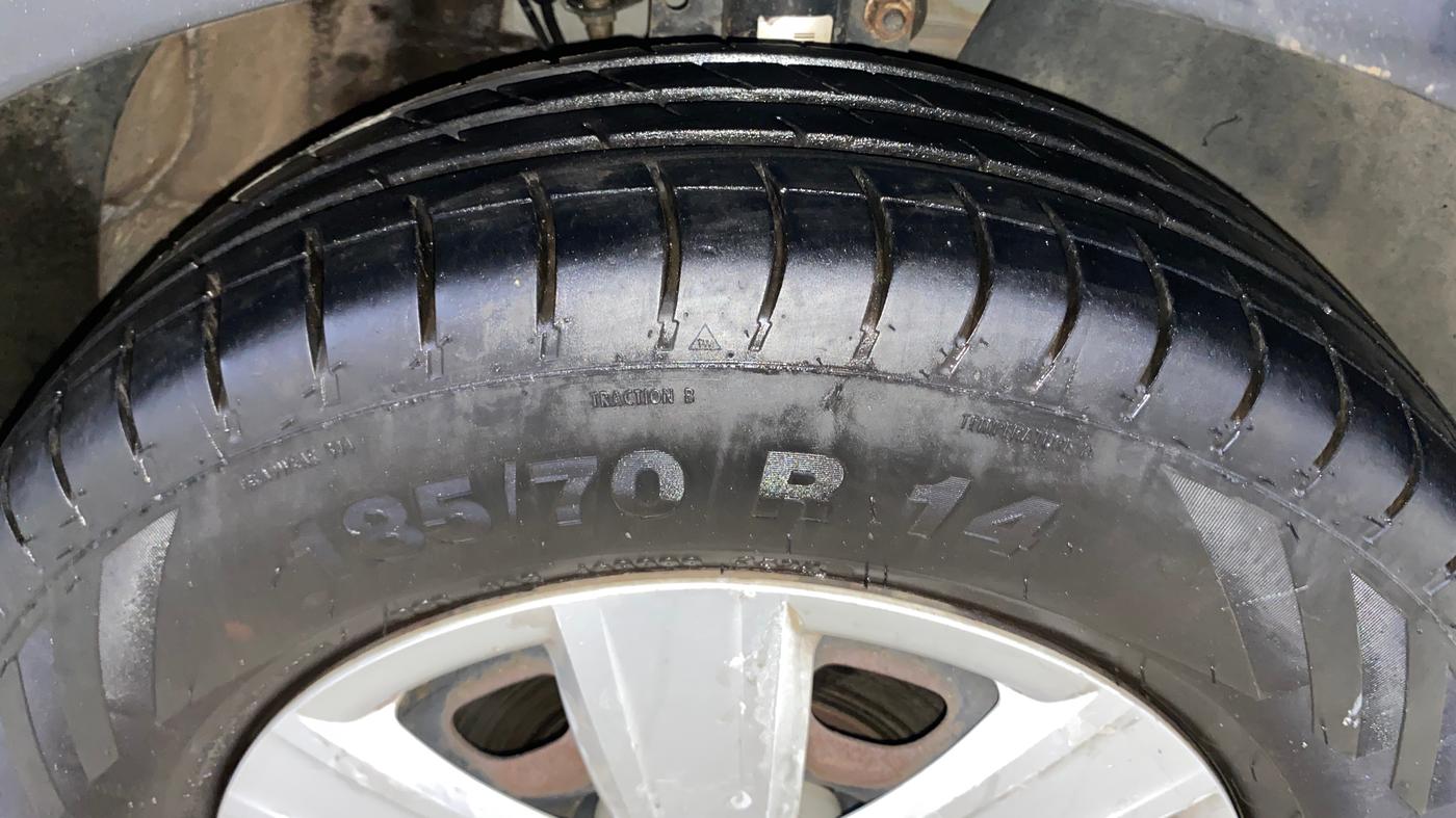 2018 Volkswagen Polo TRENDLINE 1.0L, Petrol, Manual, 63,035 km, Right Front Tyre Tread