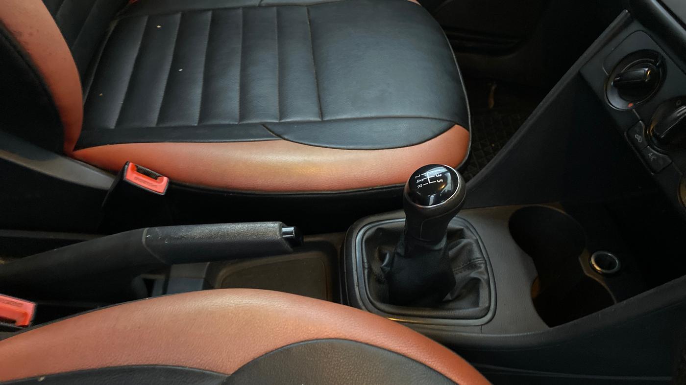 2018 Volkswagen Polo TRENDLINE 1.0L, Petrol, Manual, 63,035 km, Gear Lever