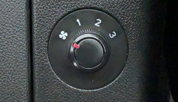 2020 Renault TRIBER RXL AT, Petrol, Automatic, 3,039 km, Rear AC Temperature Control