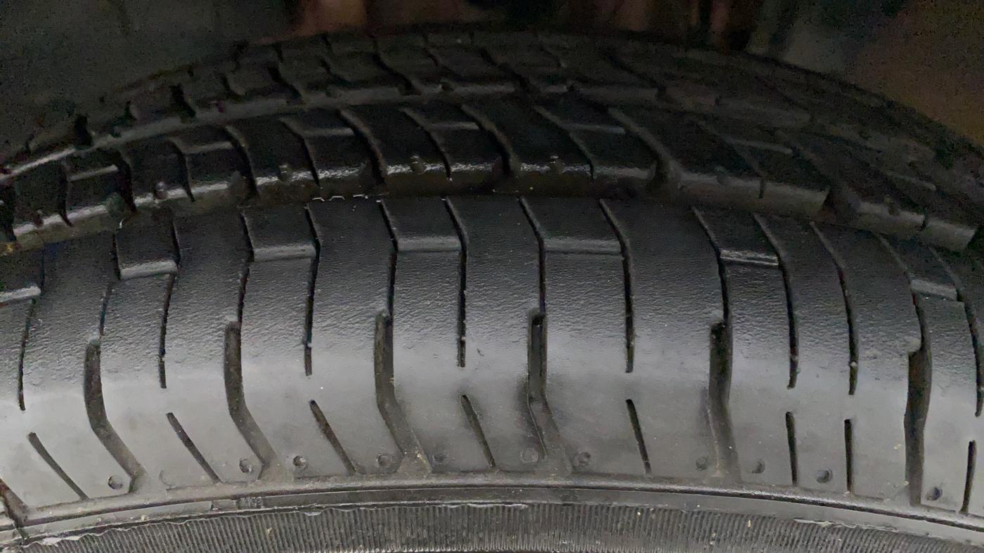 2020 Renault TRIBER RXL AT, Petrol, Automatic, 3,039 km, Right Front Tyre Tread