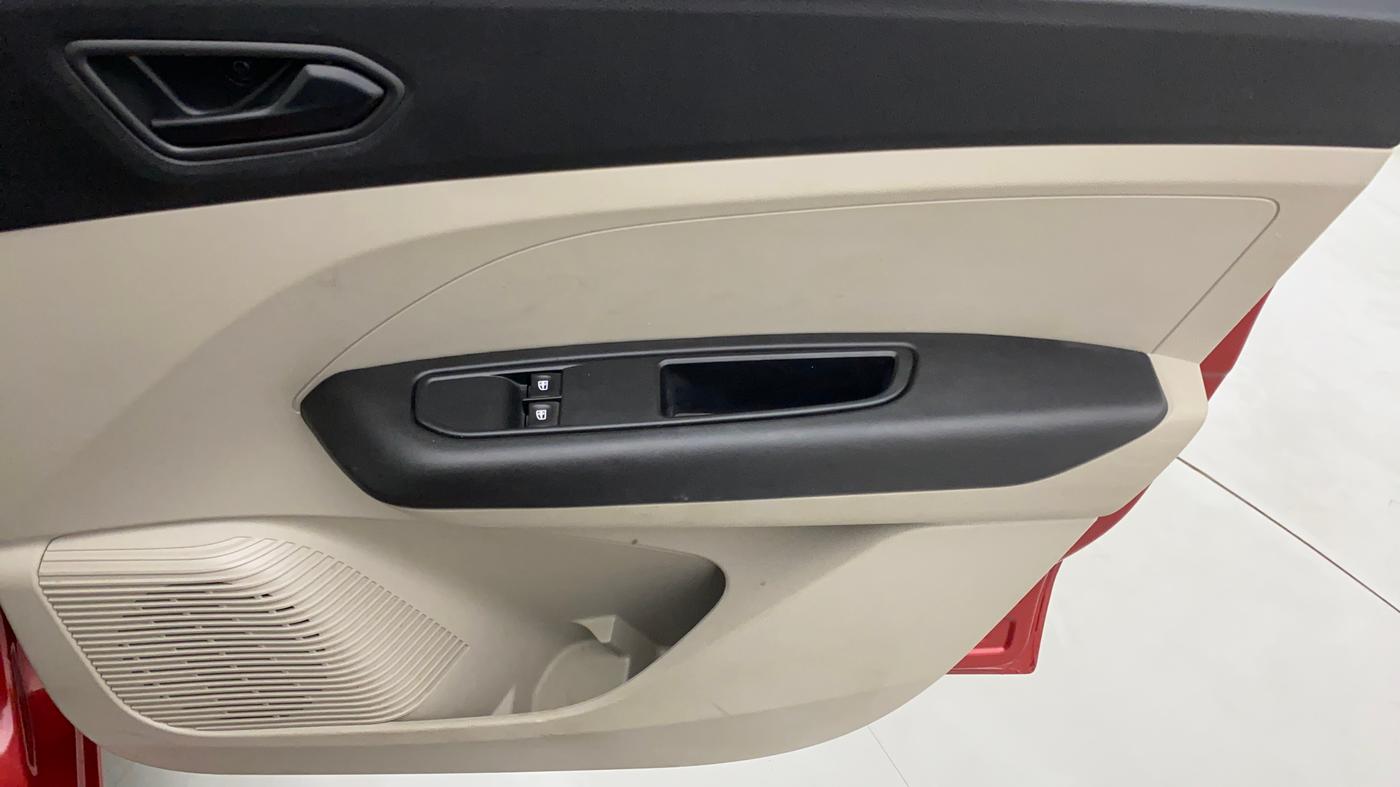 2020 Renault TRIBER RXL AT, Petrol, Automatic, 3,039 km, Driver Side Door Panels Control