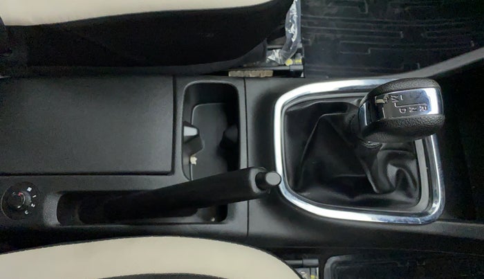 2020 Renault TRIBER RXL AT, Petrol, Automatic, 3,039 km, Gear Lever