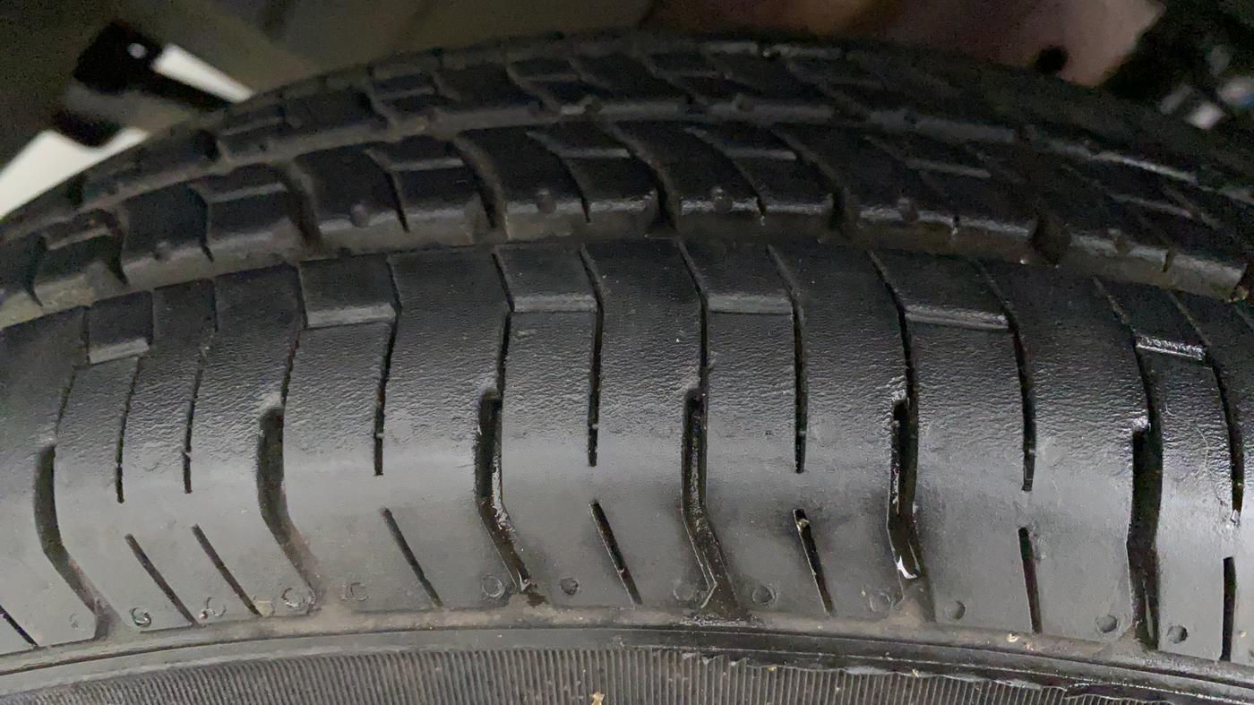 2020 Renault TRIBER RXL AT, Petrol, Automatic, 3,039 km, Right Rear Tyre Tread
