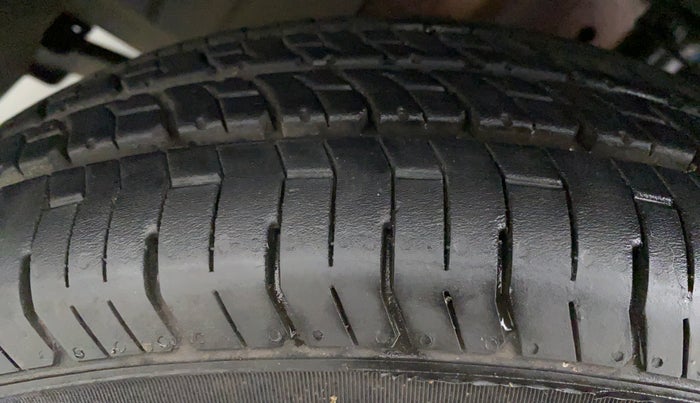 2020 Renault TRIBER RXL AT, Petrol, Automatic, 3,039 km, Right Rear Tyre Tread