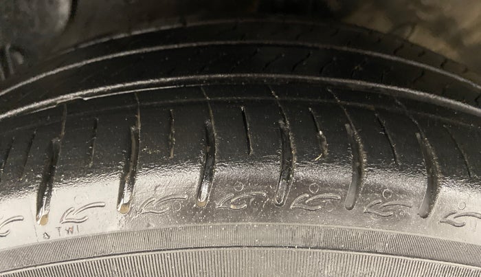 2020 Hyundai AURA SX 1.2, Petrol, Manual, 31,093 km, Left Front Tyre Tread