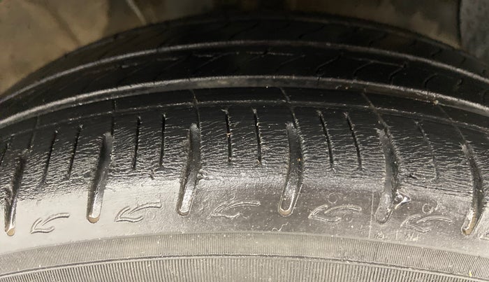 2020 Hyundai AURA SX 1.2, Petrol, Manual, 31,093 km, Right Front Tyre Tread