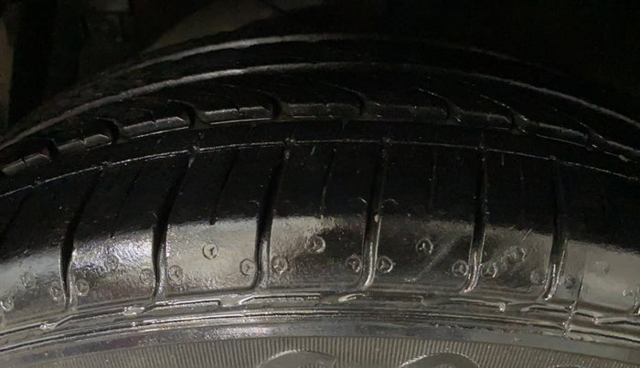 2021 Maruti Ciaz ZETA 1.5 SHVS MT PETROL, Petrol, Manual, 15,904 km, Left Front Tyre Tread
