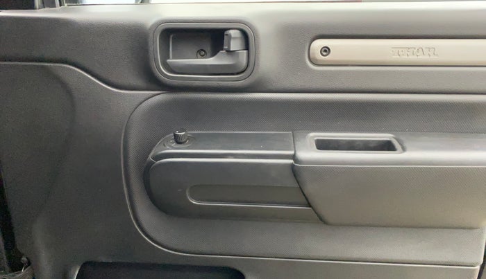 2023 Mahindra Thar LX P 2WD AT HT, Petrol, Automatic, 35,249 km, Driver Side Door Panels Control