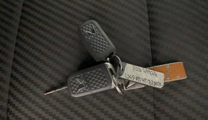 2023 Mahindra Thar LX P 2WD AT HT, Petrol, Automatic, 35,249 km, Key Close Up