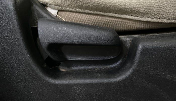 2017 Maruti Wagon R 1.0 LXI, Petrol, Manual, 65,328 km, Driver Side Adjustment Panel