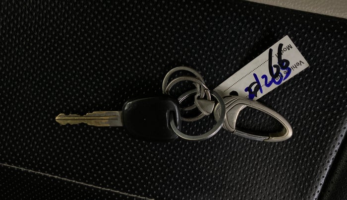 2017 Maruti Wagon R 1.0 LXI, Petrol, Manual, 65,328 km, Key Close Up