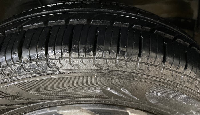 2017 Maruti Wagon R 1.0 LXI, Petrol, Manual, 65,328 km, Right Front Tyre Tread