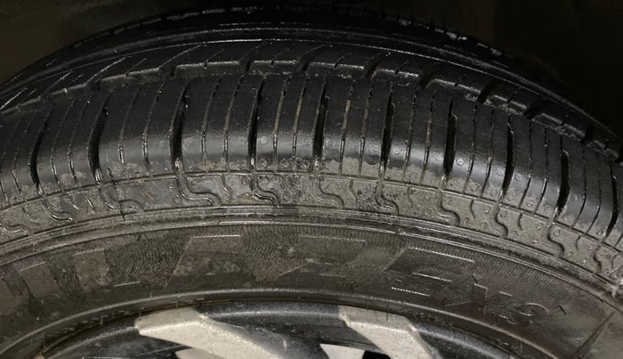 2017 Maruti Wagon R 1.0 LXI, Petrol, Manual, 65,328 km, Left Front Tyre Tread