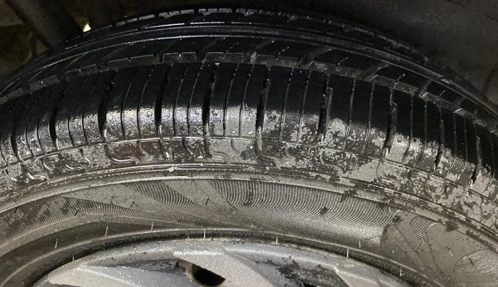 2017 Maruti Wagon R 1.0 LXI, Petrol, Manual, 65,328 km, Right Rear Tyre Tread