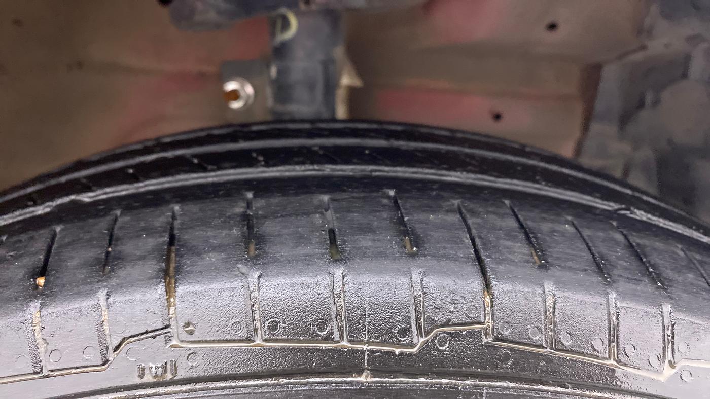 2015 Maruti Swift Dzire VDI, Diesel, Manual, 90,073 km, Right Front Tyre Tread