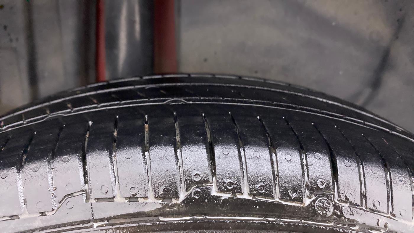 2015 Maruti Swift Dzire VDI, Diesel, Manual, 90,073 km, Right Rear Tyre Tread