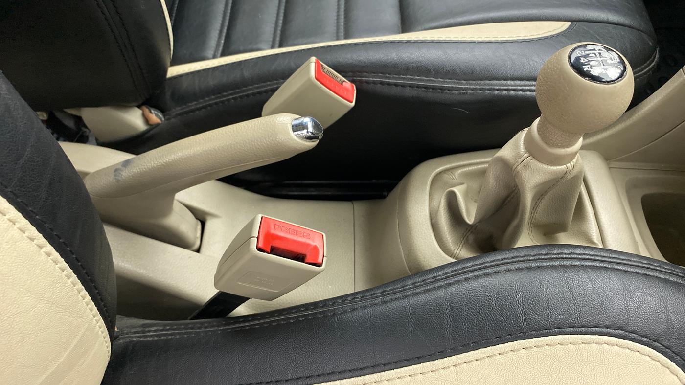 2015 Maruti Swift Dzire VDI, Diesel, Manual, 90,073 km, Gear Lever