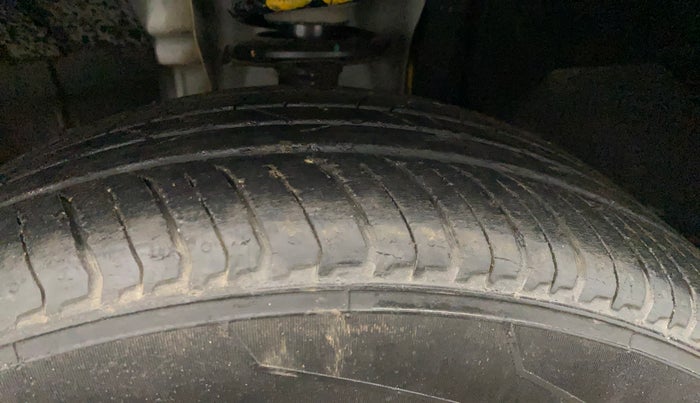 2021 Nissan MAGNITE XL, Petrol, Manual, 44,501 km, Left Front Tyre Tread