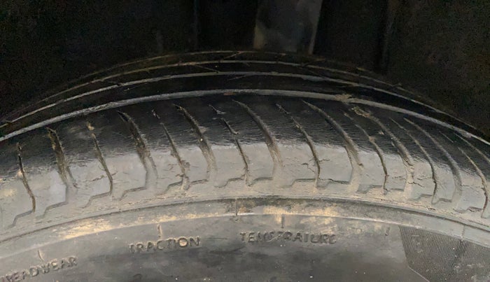 2021 Nissan MAGNITE XL, Petrol, Manual, 44,501 km, Left Rear Tyre Tread