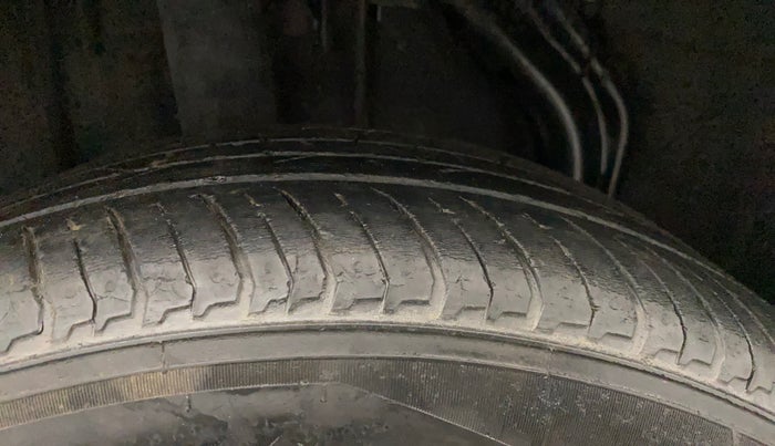 2021 Nissan MAGNITE XL, Petrol, Manual, 44,501 km, Right Rear Tyre Tread