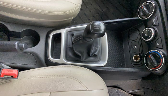 2021 Hyundai VENUE S 1.2, Petrol, Manual, 28,406 km, Gear Lever