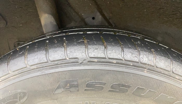 2021 Hyundai VENUE S 1.2, Petrol, Manual, 28,406 km, Right Rear Tyre Tread