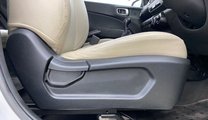 2021 Hyundai VENUE S 1.2, Petrol, Manual, 28,406 km, Driver Side Adjustment Panel