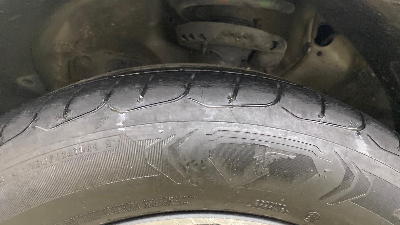 2020 KIA SELTOS GTX PLUS AT 1.5 DIESEL, Diesel, Automatic, 1,41,405 km, Left Front Tyre Tread